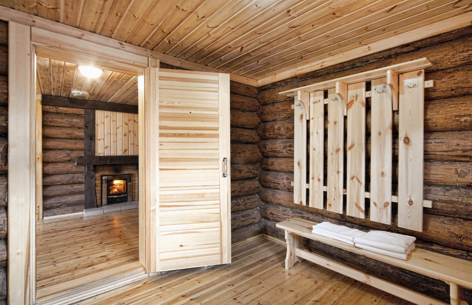 Деревянные двери для бани входные - особенности, виды, фото, критерии выбора