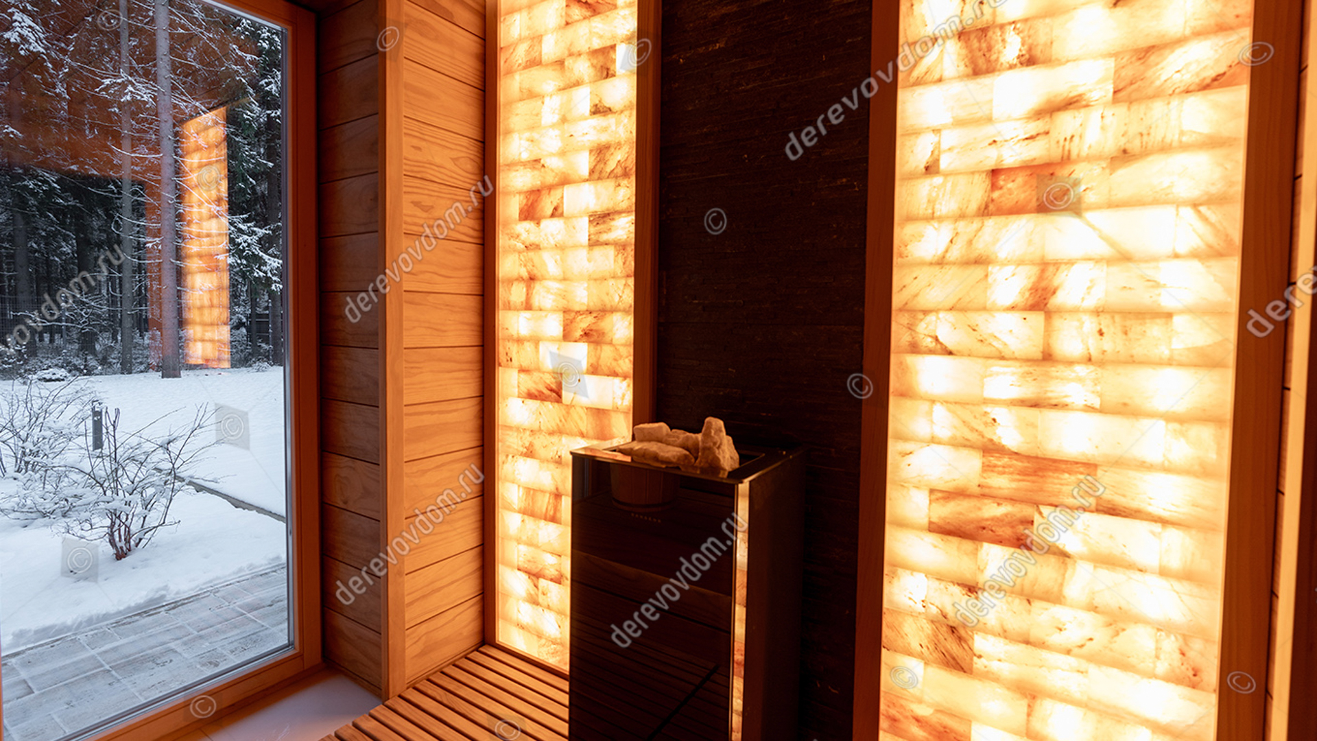 Сауна с панорамным окном и панно из соли